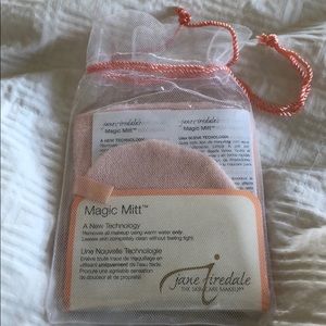 Jane Iredale Magic Mitt makeup remover